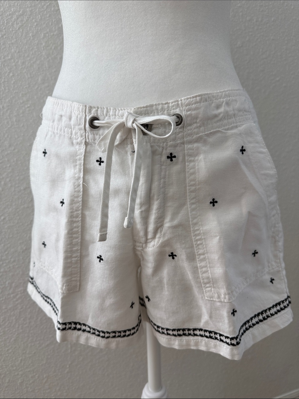 GAP White Drawstring Embroidered Women's Shorts